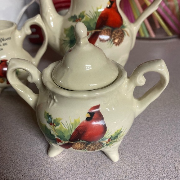 Cardinal Design Tea Set - Picture 5 of 8